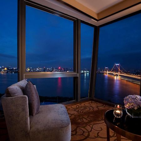 Hilton Wuhan Yangtze Riverside Buitenkant foto