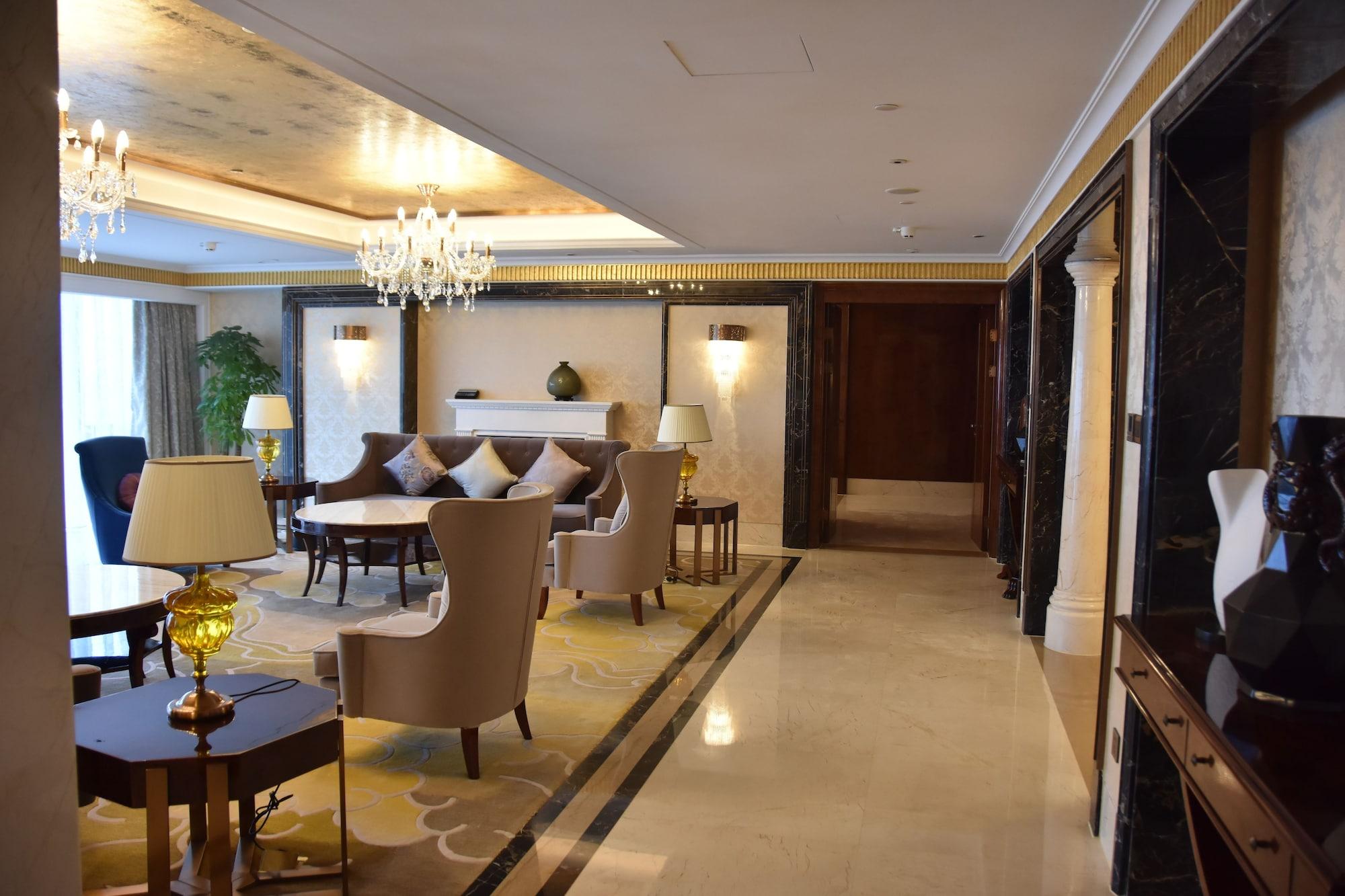Hilton Wuhan Yangtze Riverside Buitenkant foto