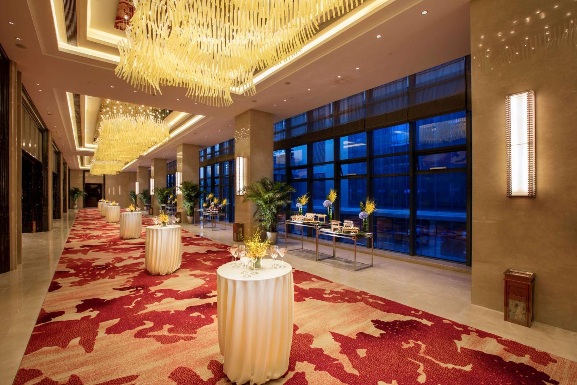 Hilton Wuhan Yangtze Riverside Buitenkant foto