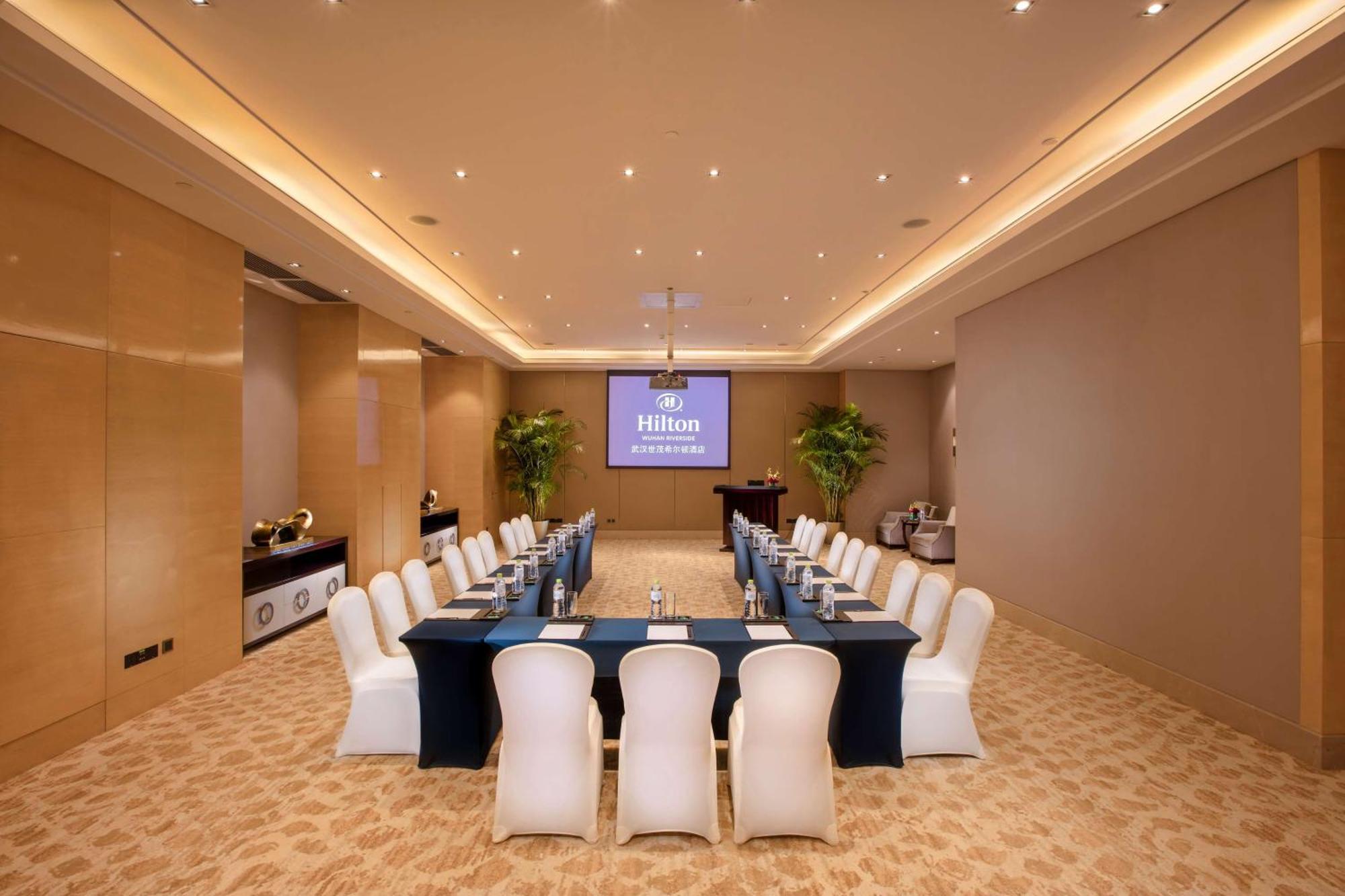 Hilton Wuhan Yangtze Riverside Buitenkant foto