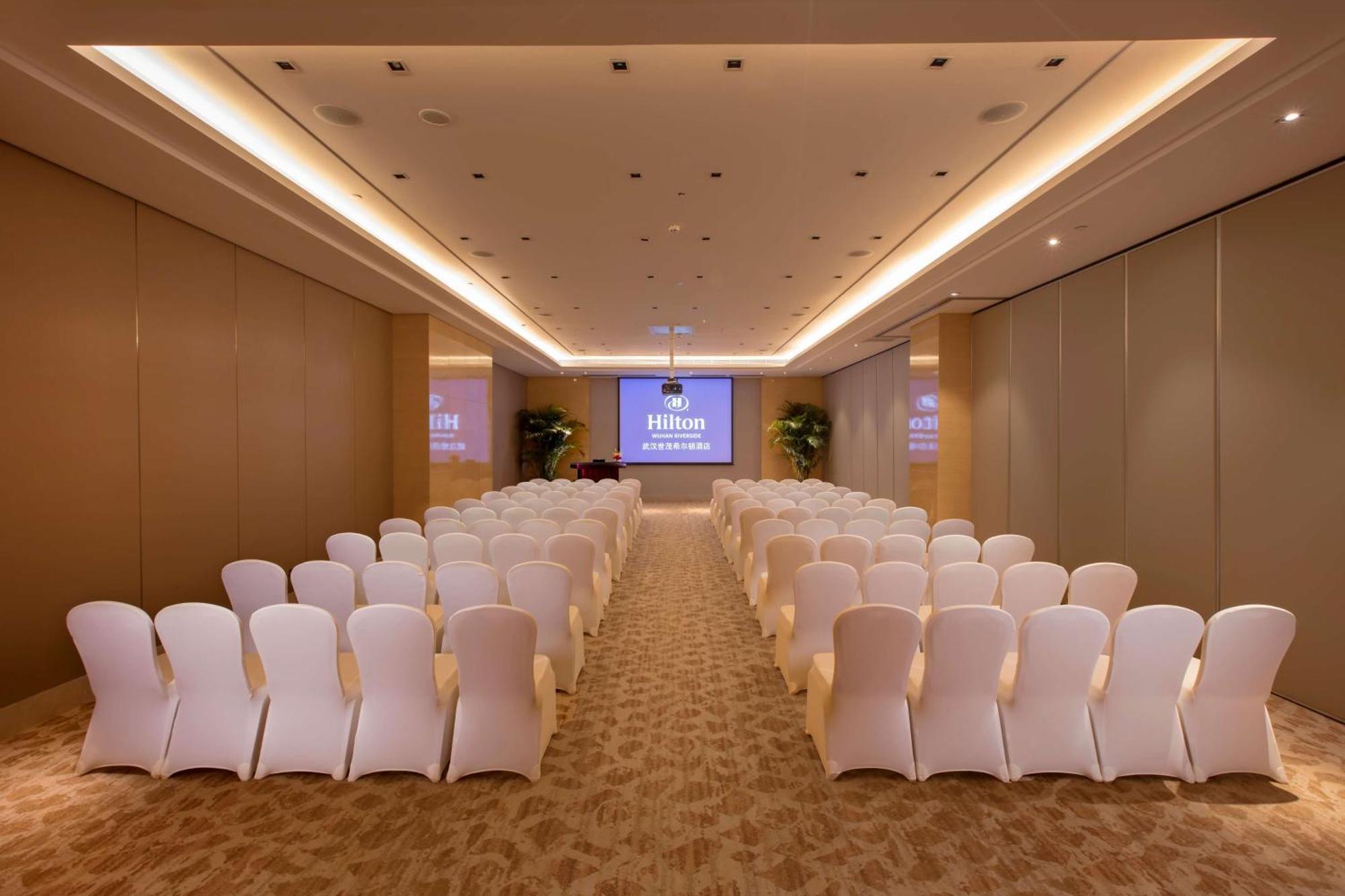 Hilton Wuhan Yangtze Riverside Buitenkant foto