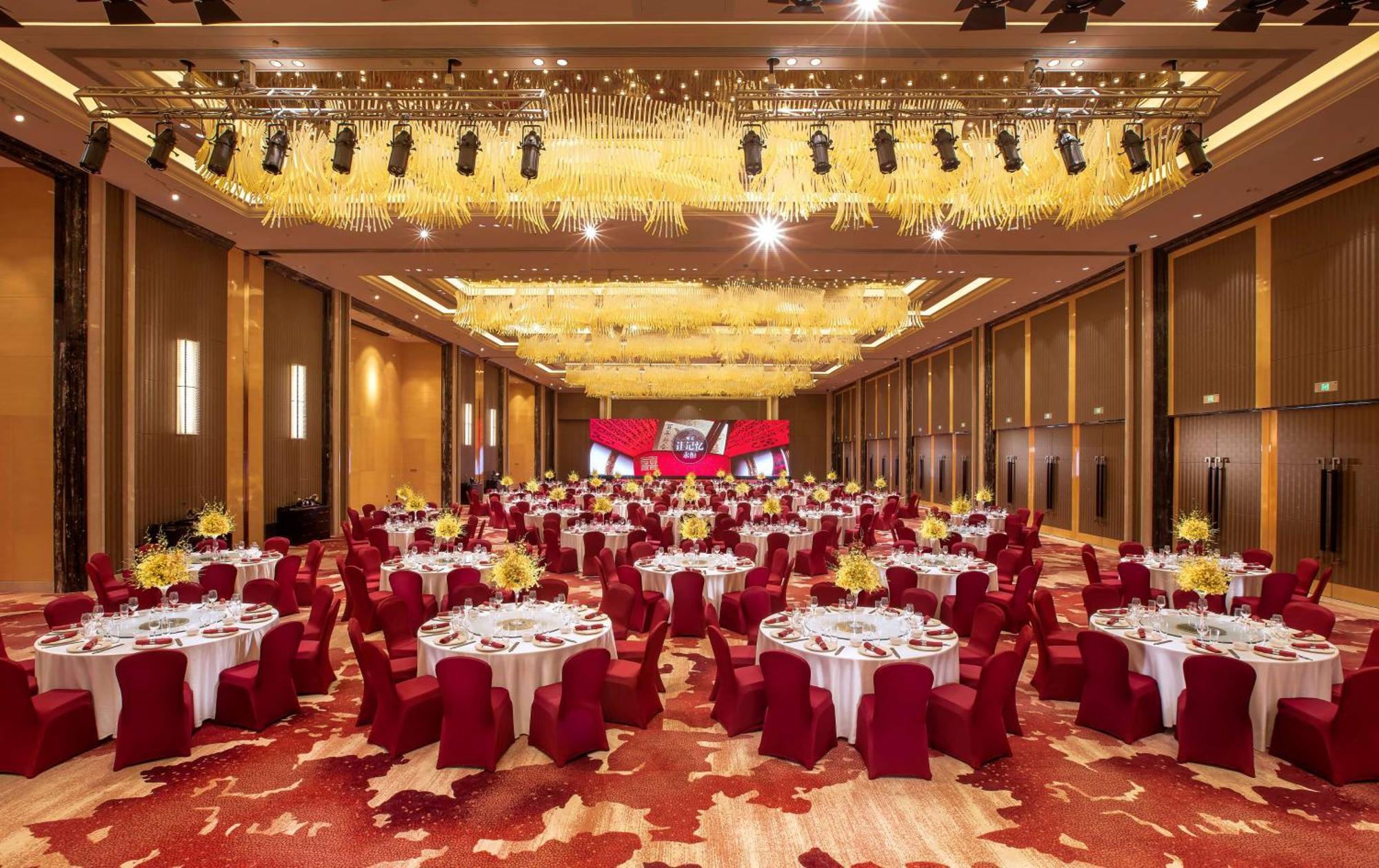 Hilton Wuhan Yangtze Riverside Buitenkant foto