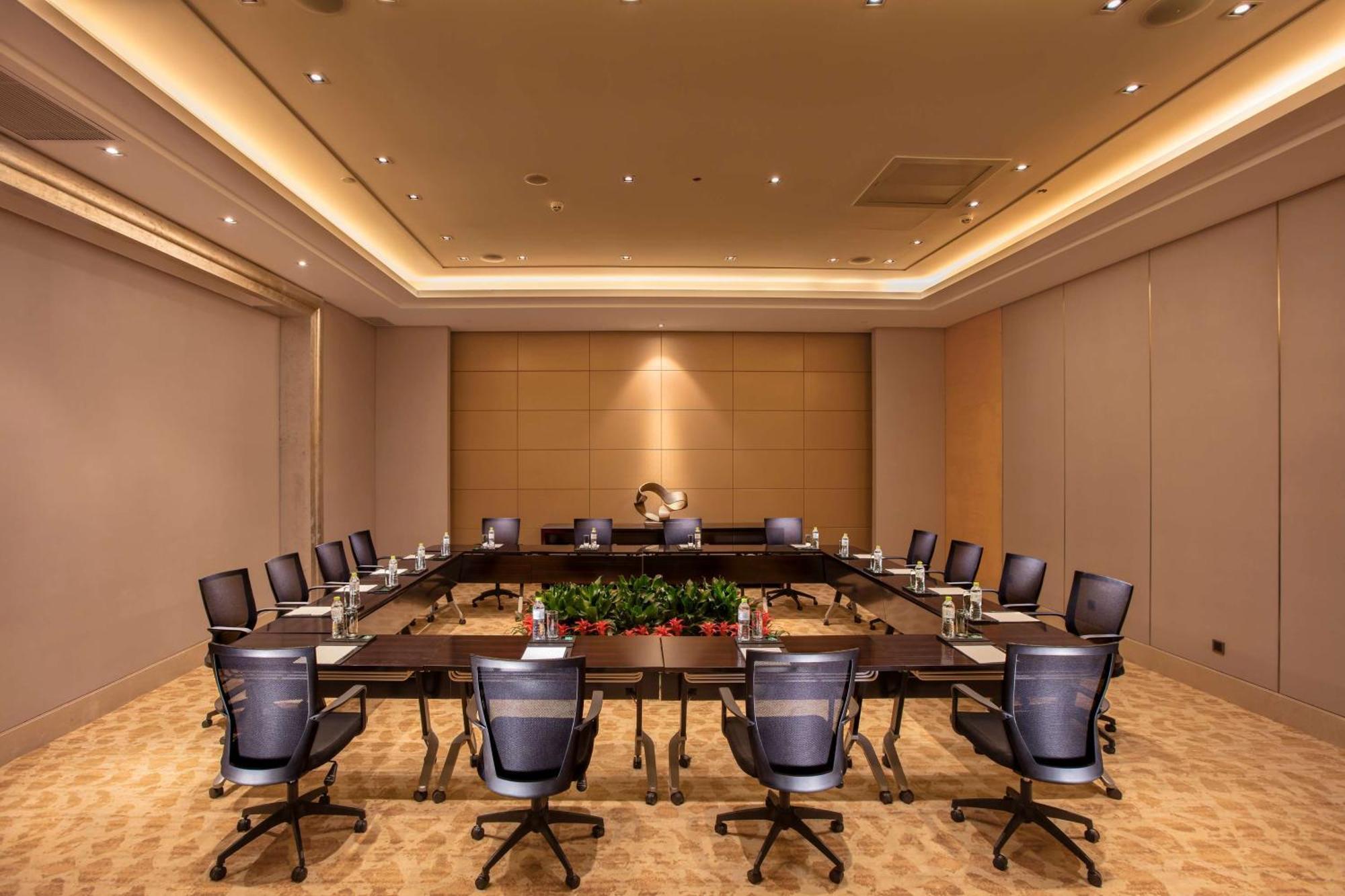 Hilton Wuhan Yangtze Riverside Buitenkant foto