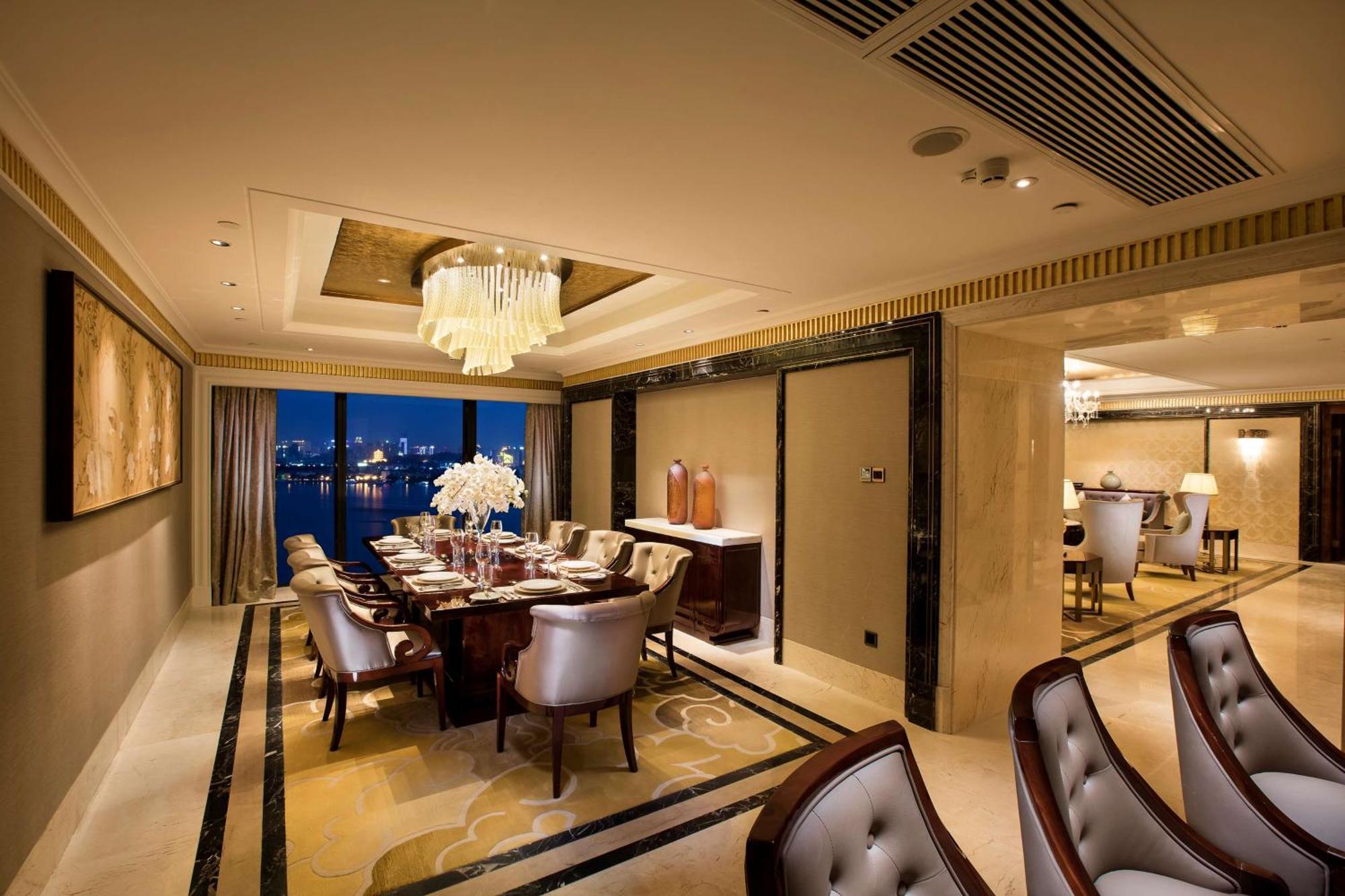Hilton Wuhan Yangtze Riverside Buitenkant foto