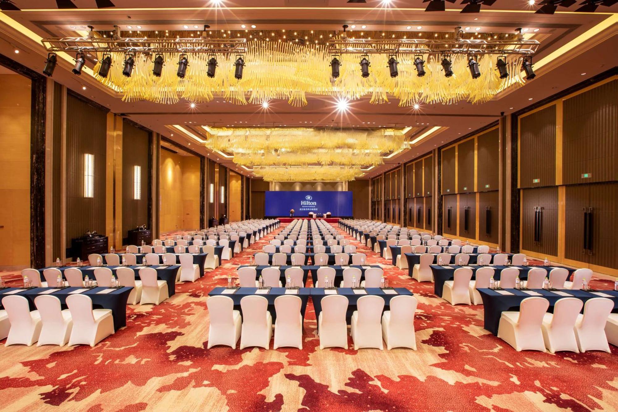 Hilton Wuhan Yangtze Riverside Buitenkant foto