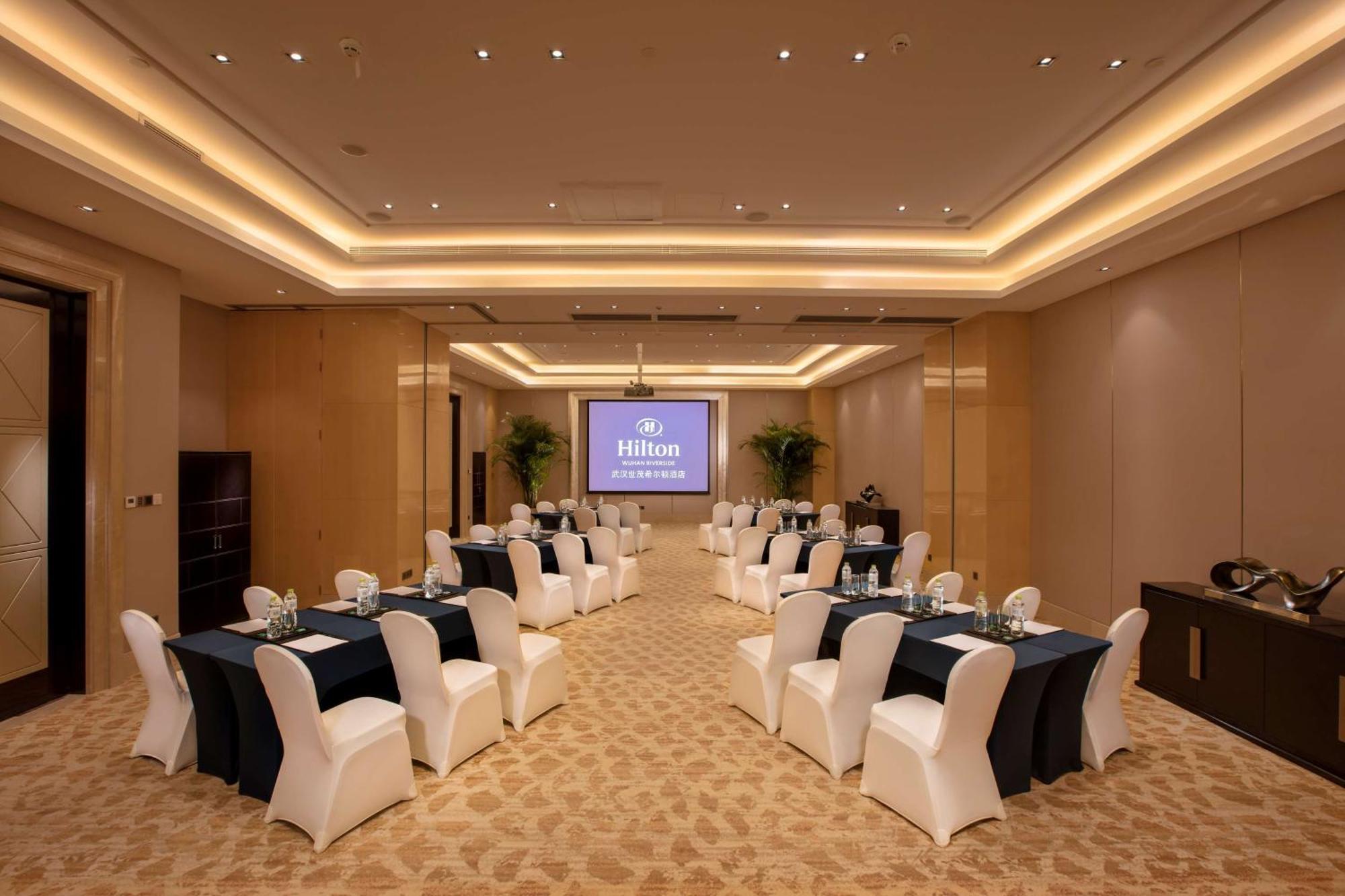 Hilton Wuhan Yangtze Riverside Buitenkant foto
