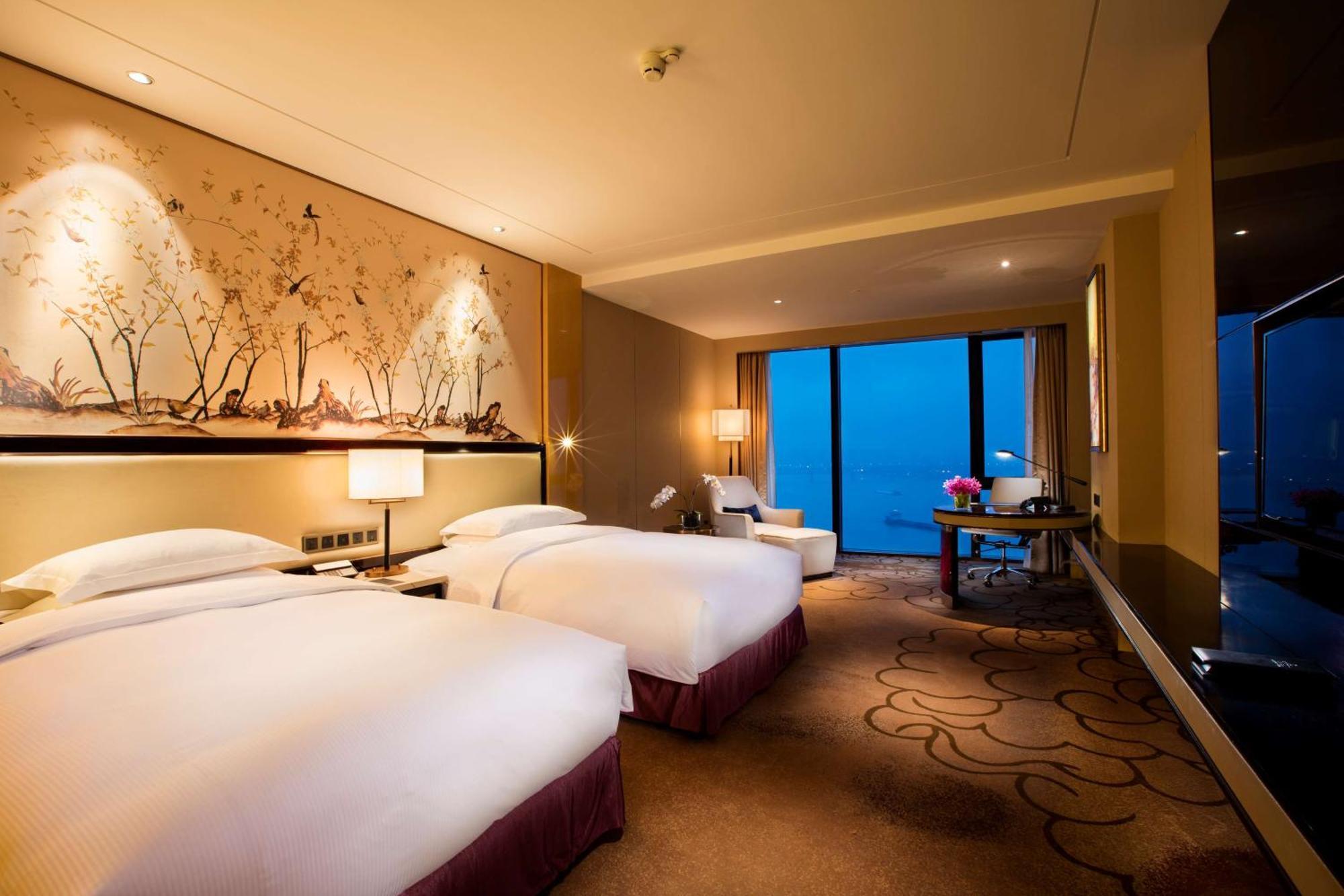 Hilton Wuhan Yangtze Riverside Buitenkant foto