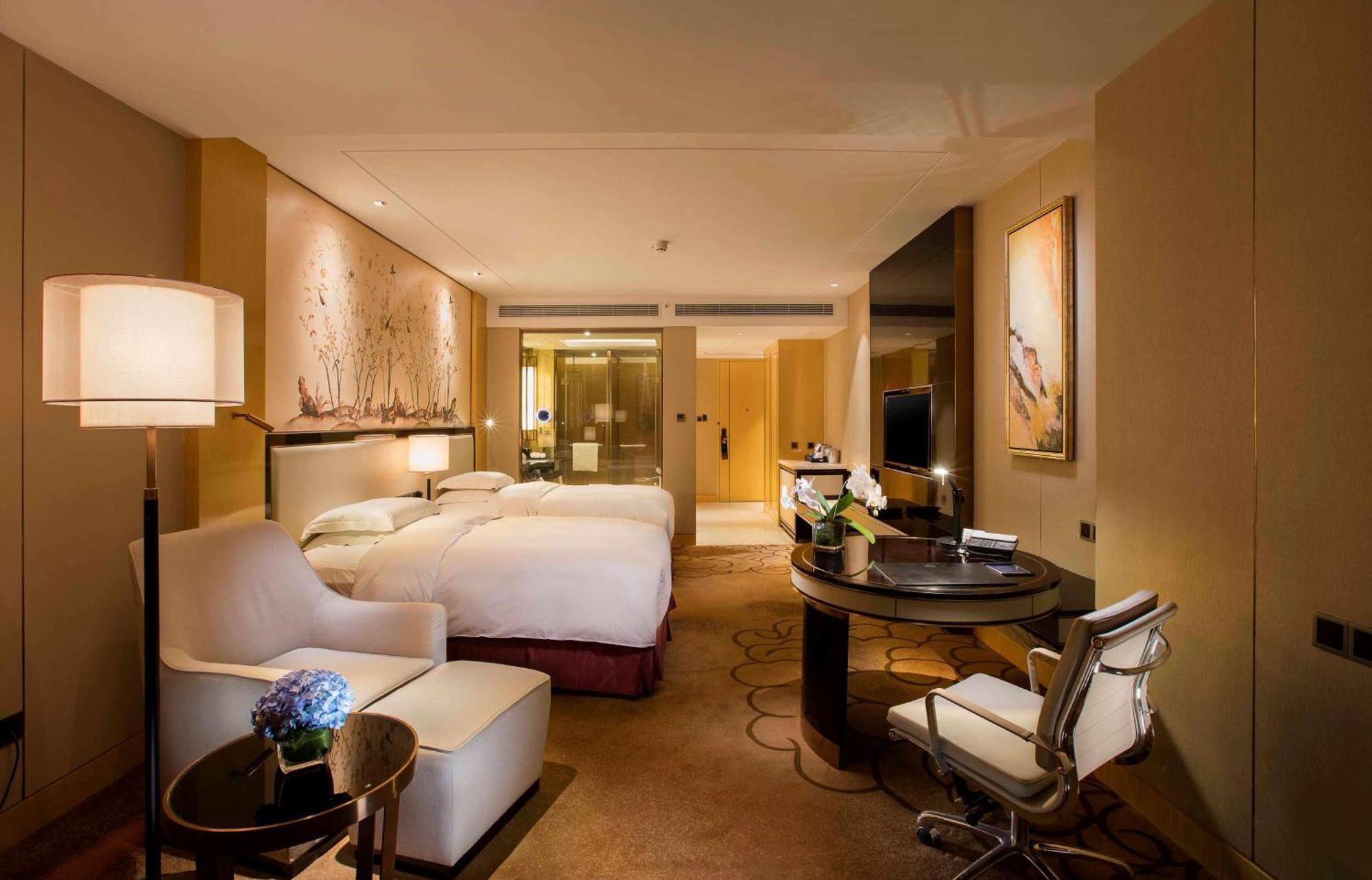Hilton Wuhan Yangtze Riverside Buitenkant foto