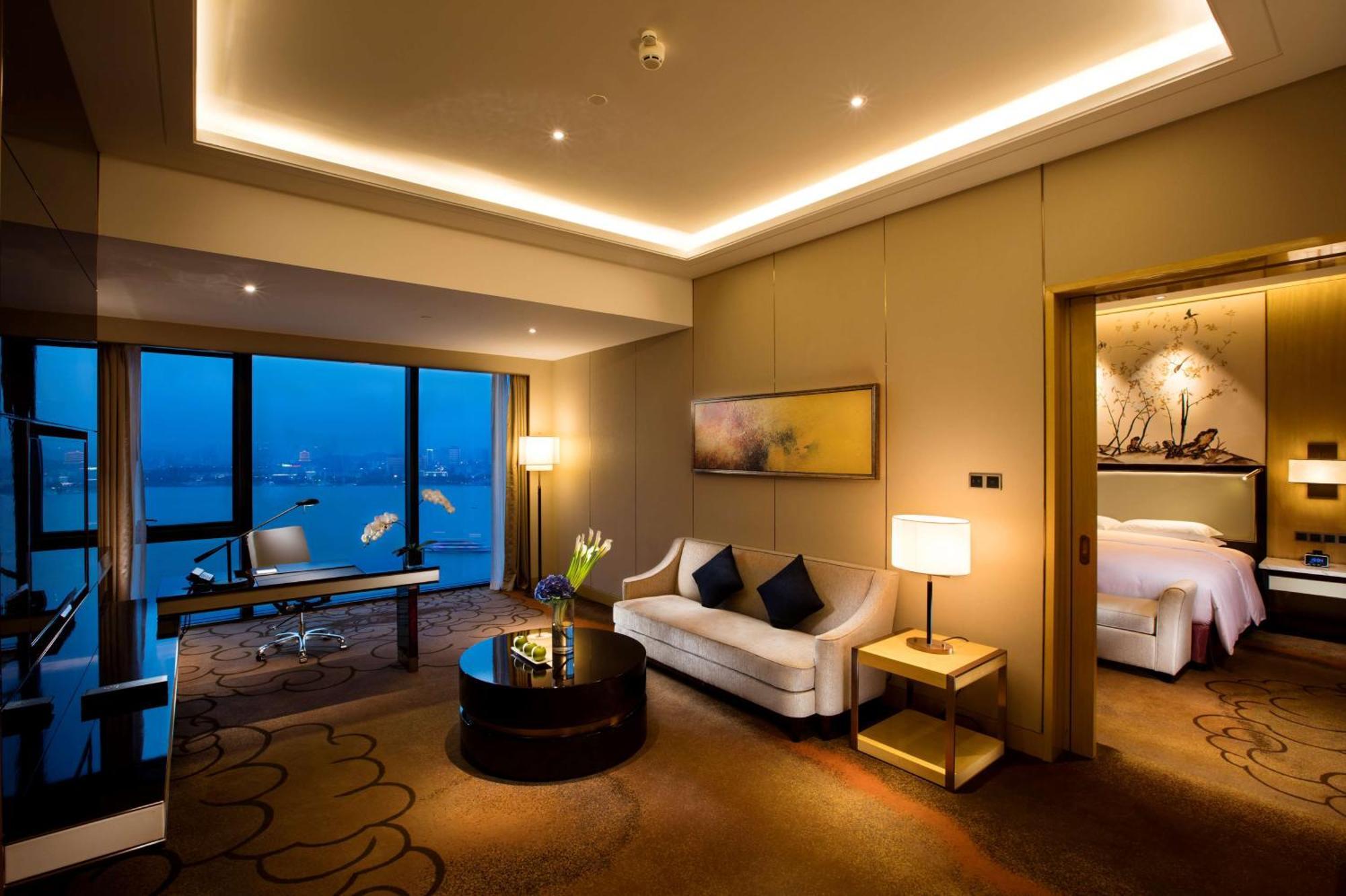 Hilton Wuhan Yangtze Riverside Buitenkant foto