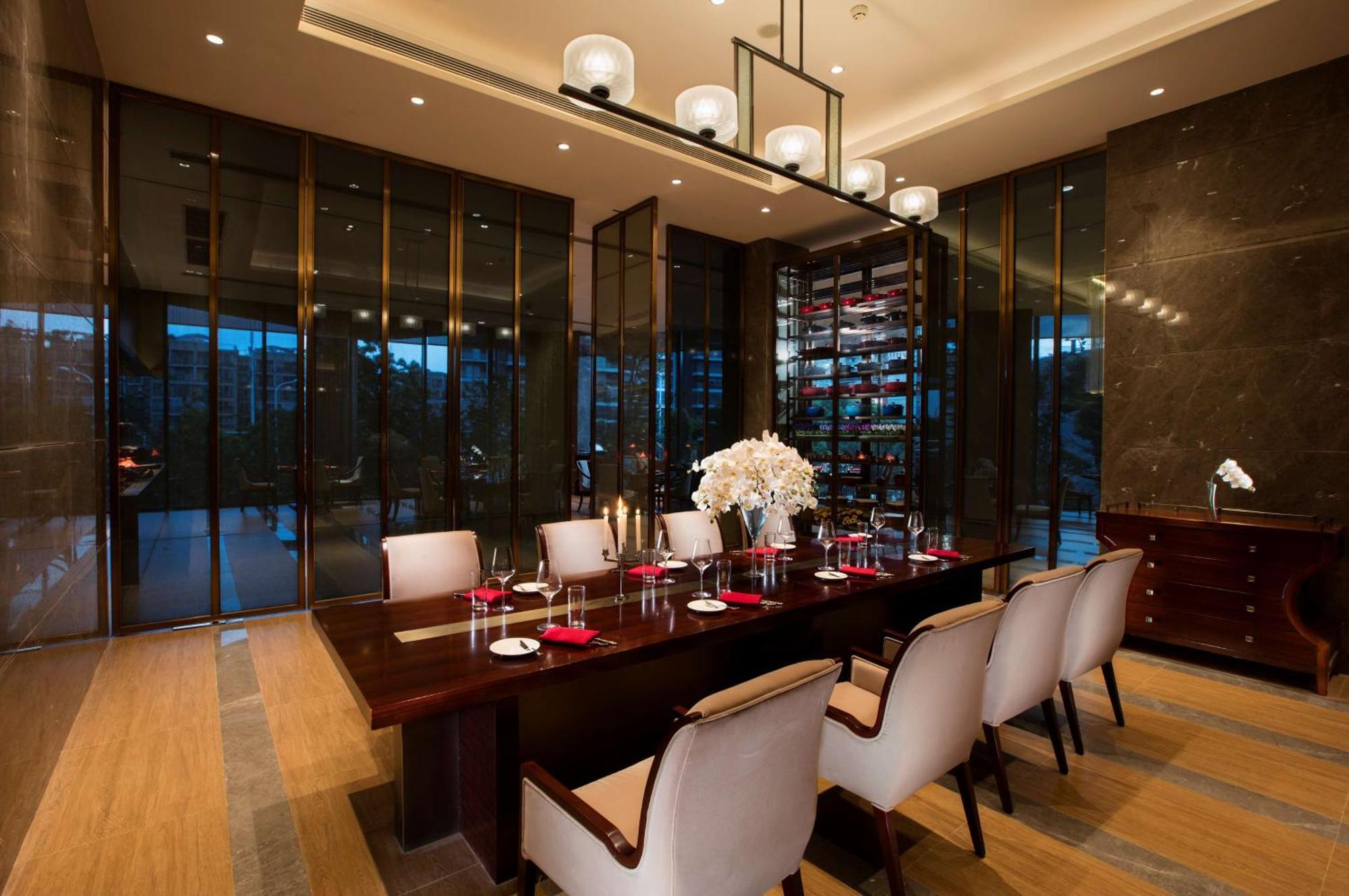 Hilton Wuhan Yangtze Riverside Buitenkant foto