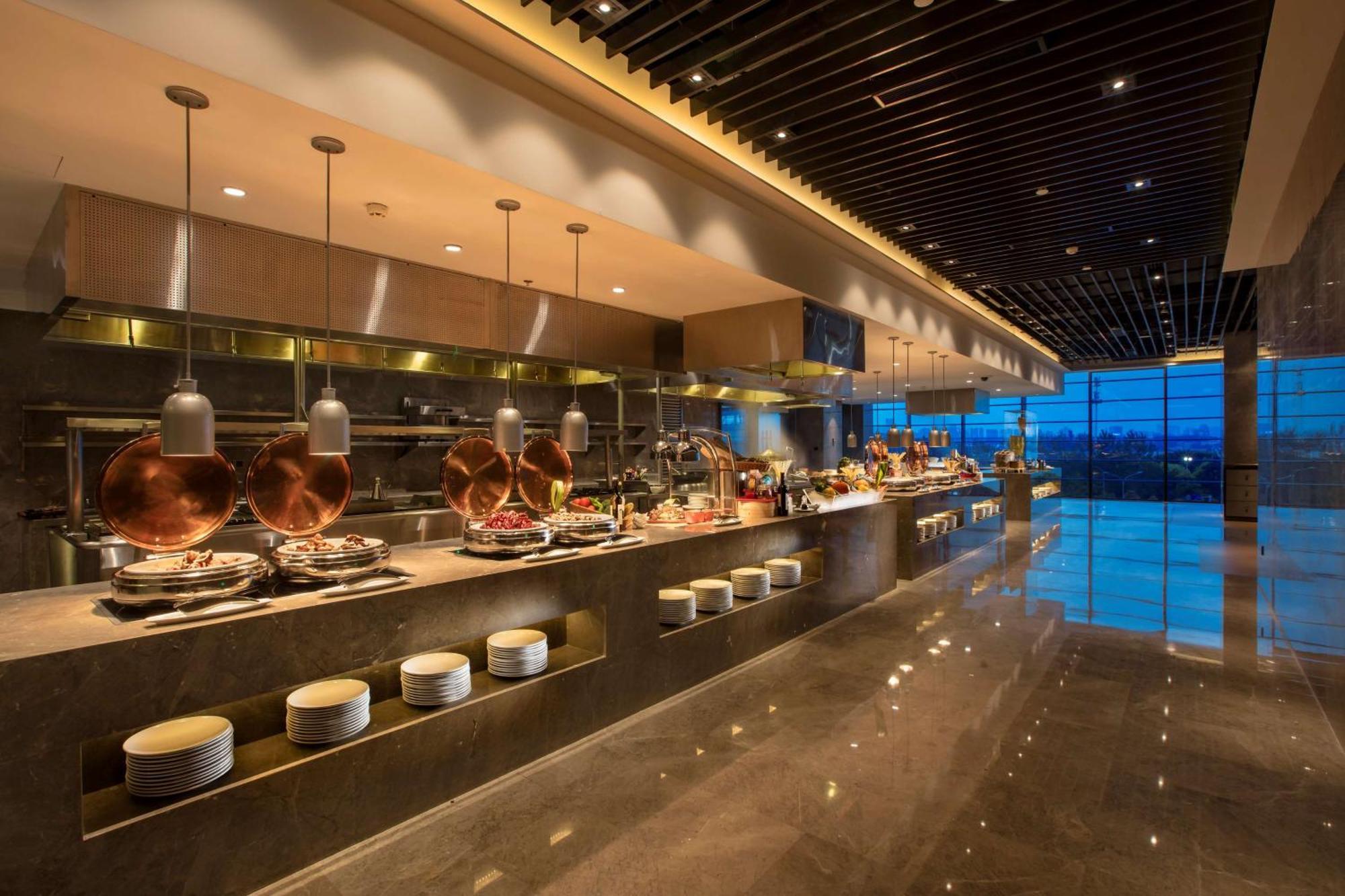 Hilton Wuhan Yangtze Riverside Buitenkant foto