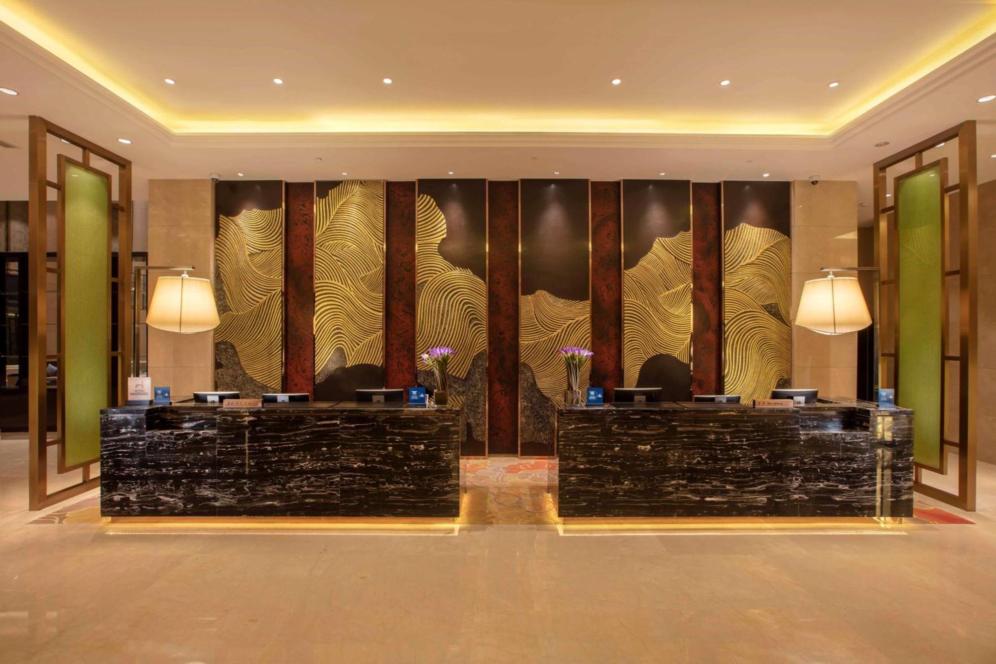Hilton Wuhan Yangtze Riverside Buitenkant foto