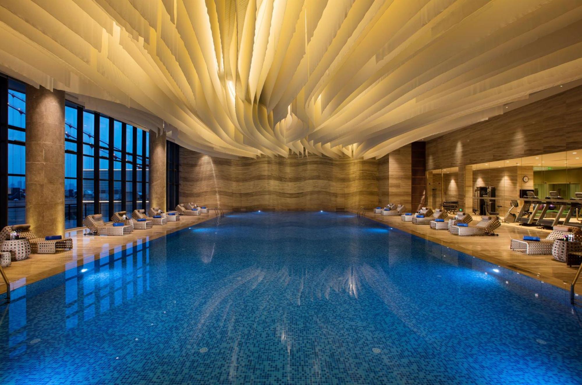 Hilton Wuhan Yangtze Riverside Buitenkant foto