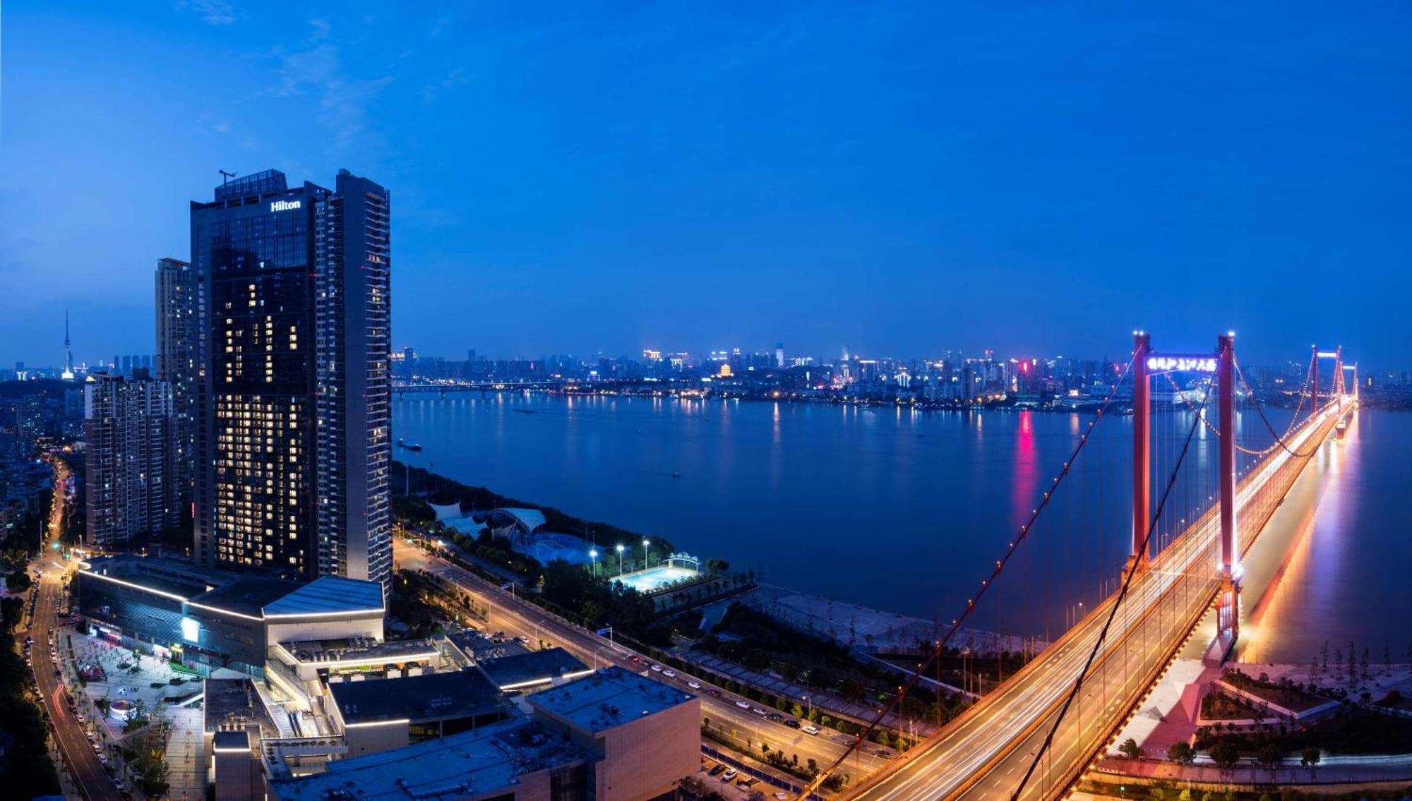 Hilton Wuhan Yangtze Riverside Buitenkant foto