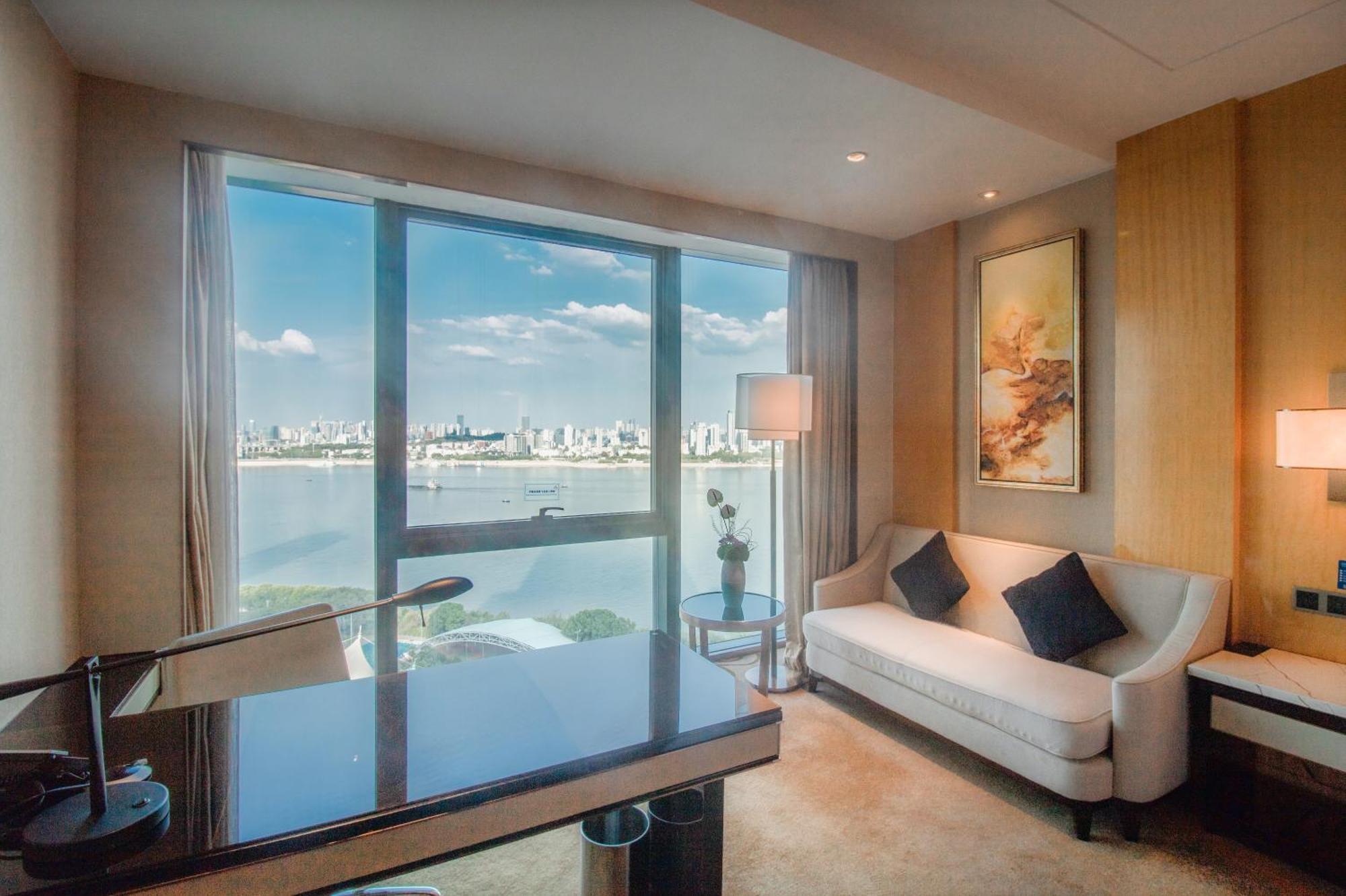 Hilton Wuhan Yangtze Riverside Buitenkant foto