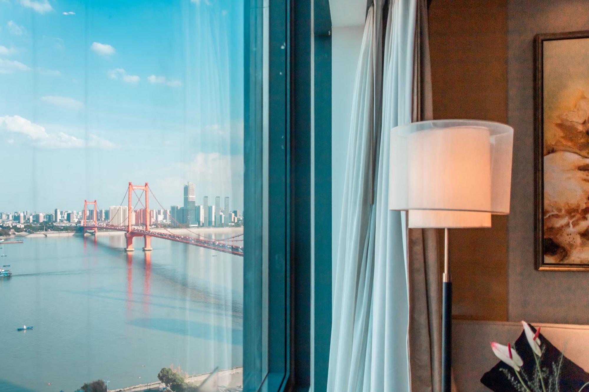 Hilton Wuhan Yangtze Riverside Buitenkant foto